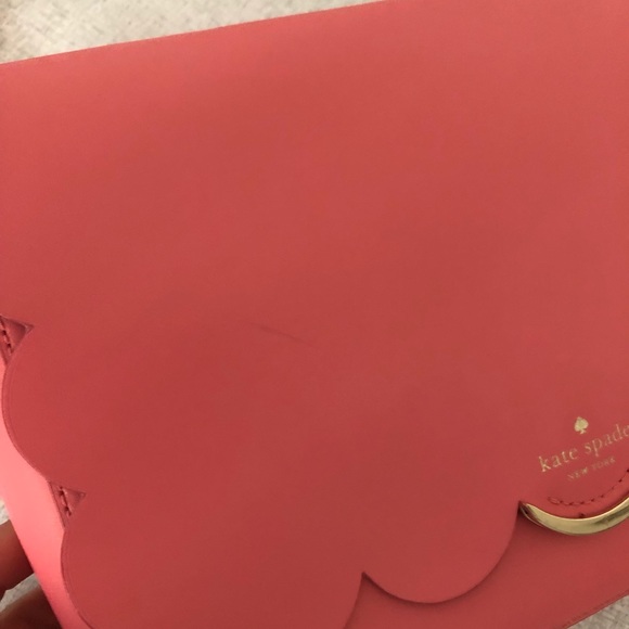 SOLD 🟡Kate Spade Scallop Bag - Picture 2 of 5